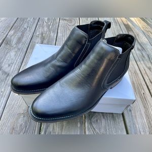 Steve Madden men’s black leather boots- new in box